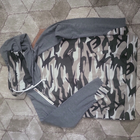 Tops - Turtle neck hoodie